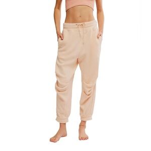 *NWT* Free People Day Off Fleece Jogger - Tender Peach